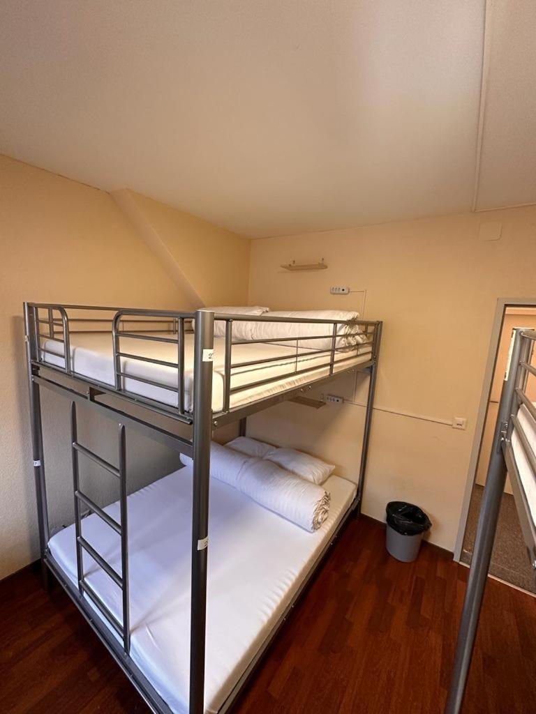 Stay2Night City Center Hostel Цюрих Екстериор снимка